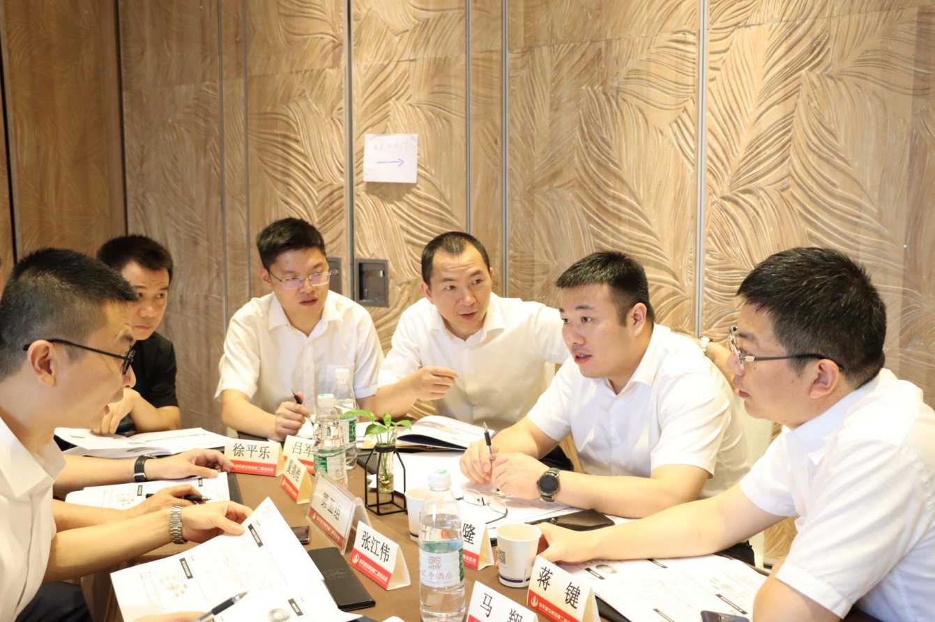 2021年6月25日-26日，918博天堂二建组织开展了2021年中高层主管执行力培训。本次培训特邀清华、北大、上海交大总裁班讲师，中国企业家协会特聘高级讲师许晋老师进行授课。